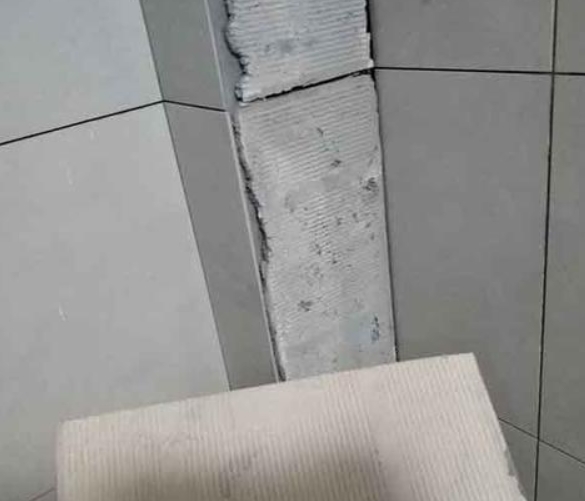 泗阳瓷砖空鼓维修公司分享下厨房瓷砖脱落的补救措施。